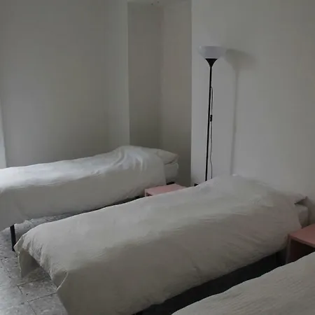 1 Bed In Basic 6 Bed Female *