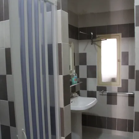 1 Bed In Basic 6 Bed Female