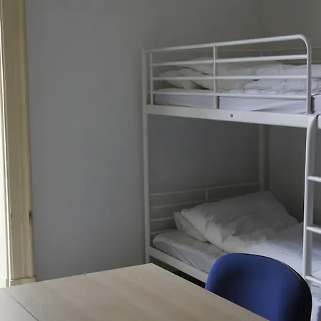 1 Bed In Basic 6 Bed Female Pensión *