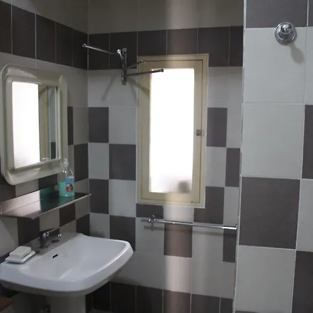 1 Bed In Basic 6 Bed Female Nápoles